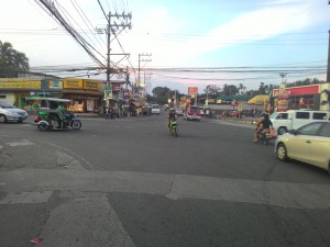 The crossing along Diversion Road in Barangay Gulang-gulang is relatively wide and offer a pleasant ride during off-peak hours.
